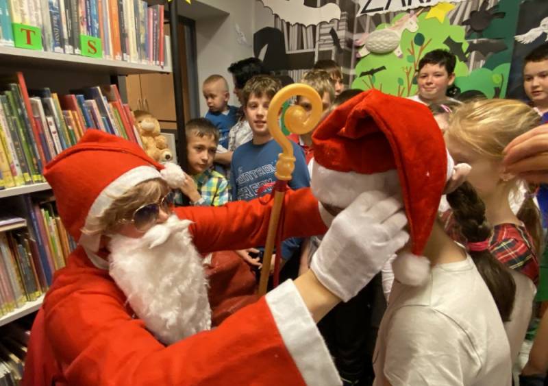 Zdjęcie: Św. Mikołaj zawitał w filii Biblioteki w Niwkach!